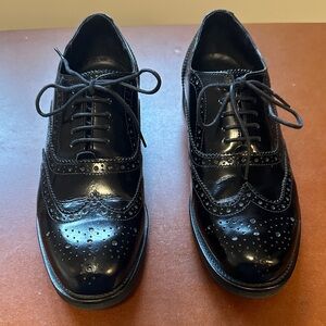 G.H. Bass & Co. Women’s Black Leather Oxford Shoes size 8 in very good condition